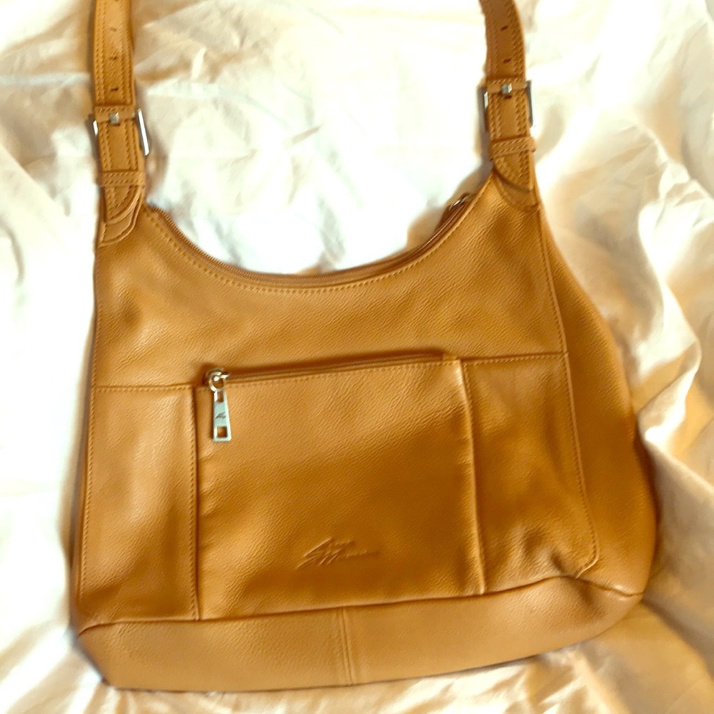 STONE MOUNTAIN shoulder bag.